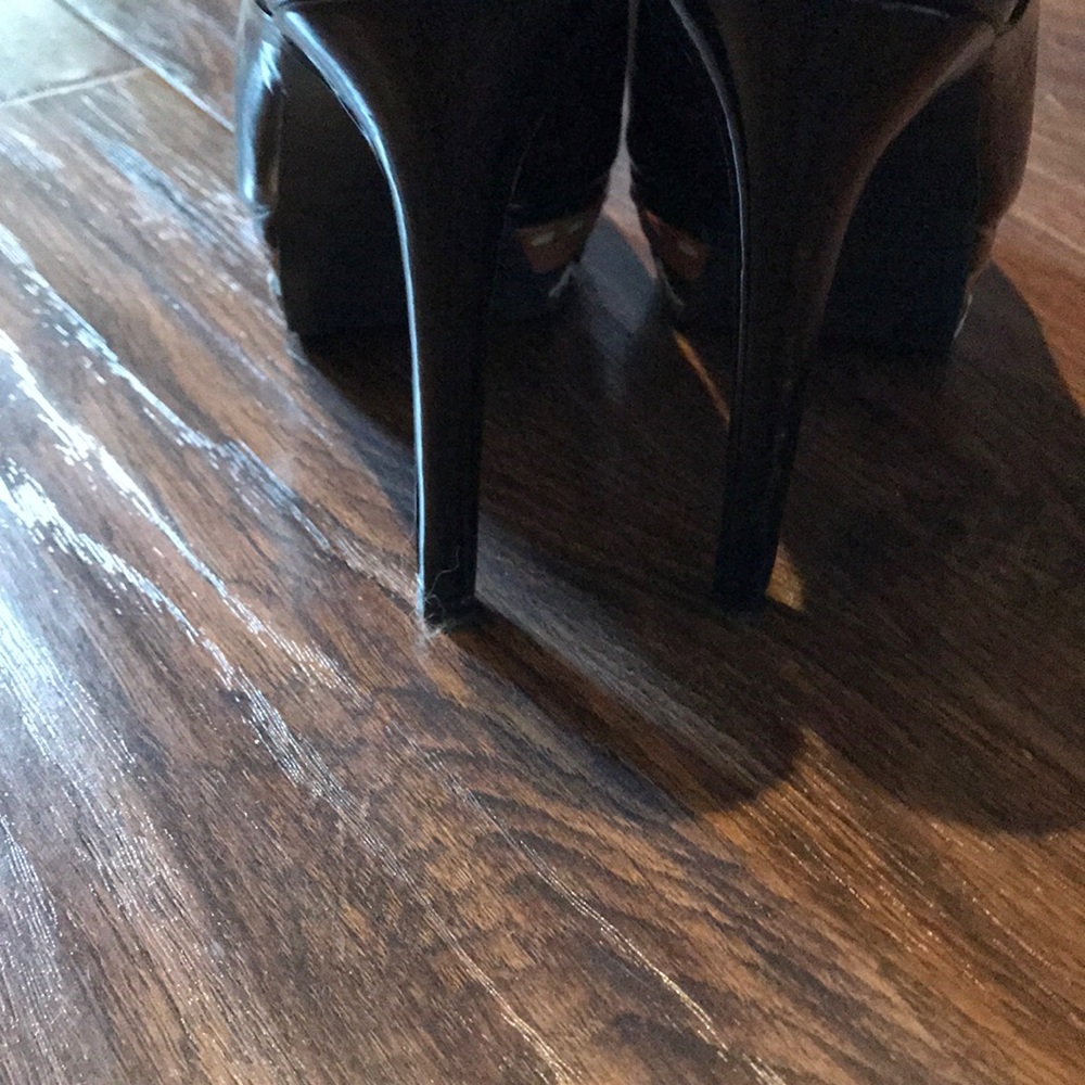 Shoes - Picture 3 of 4